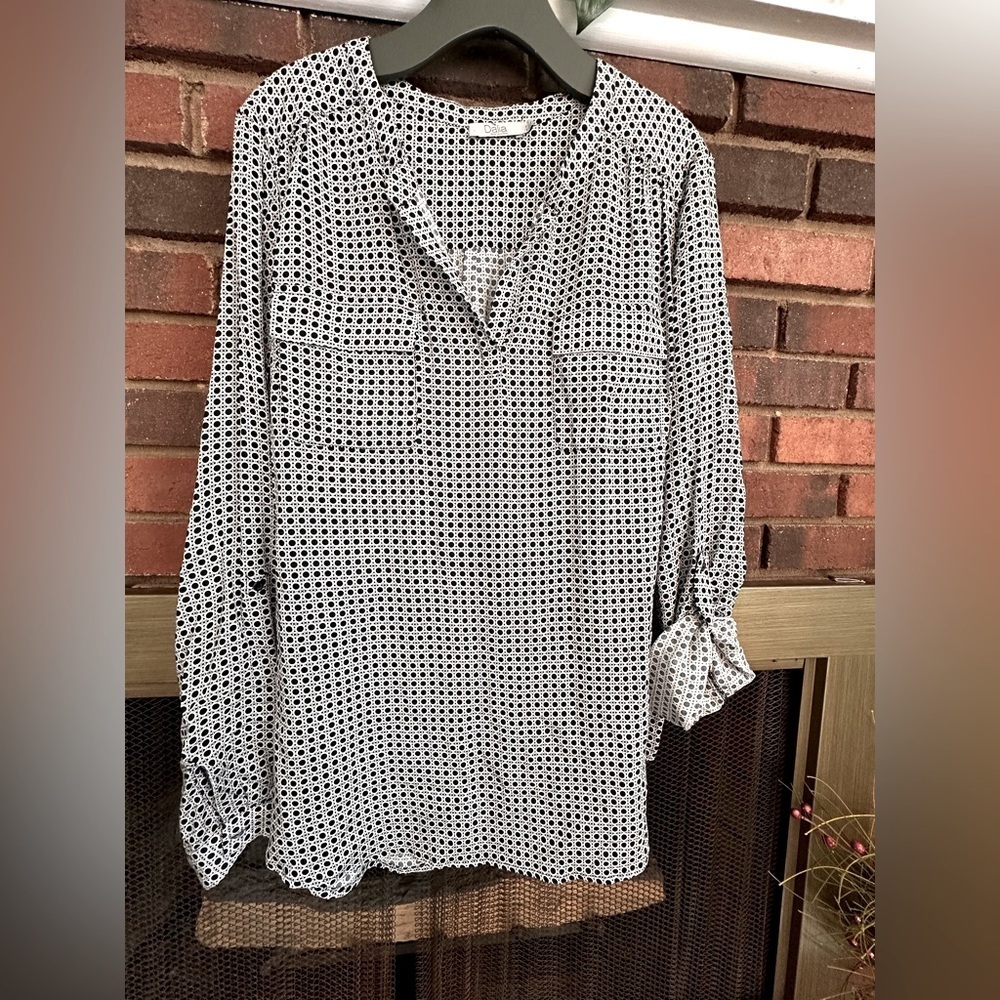 🛍️ Dalia roll- up sleeve top. Excellent condition.
